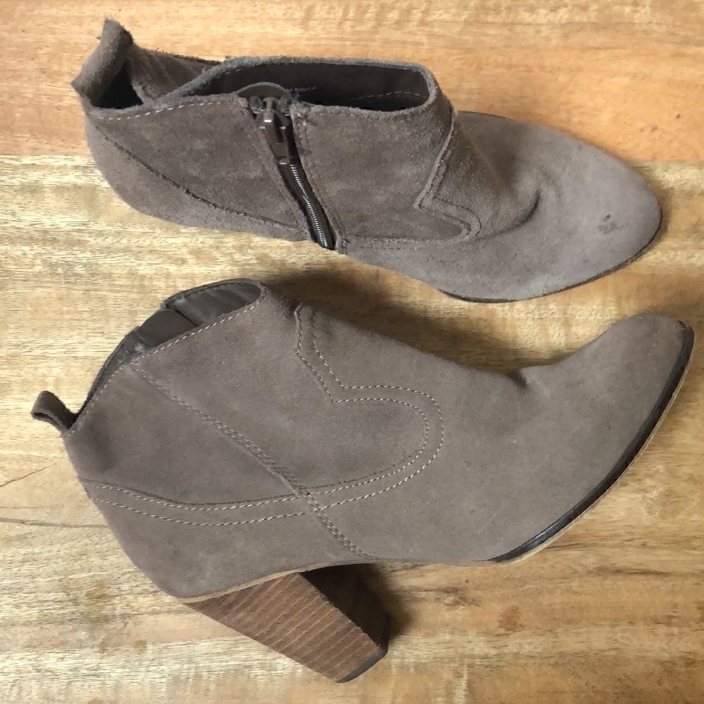 Plover Steve Madden Booties - Picture 6 of 11